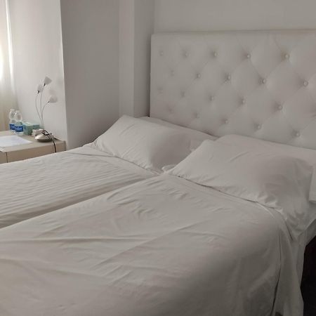 Habitaciones Individuales En Apartamento Madrid Ngoại thất bức ảnh