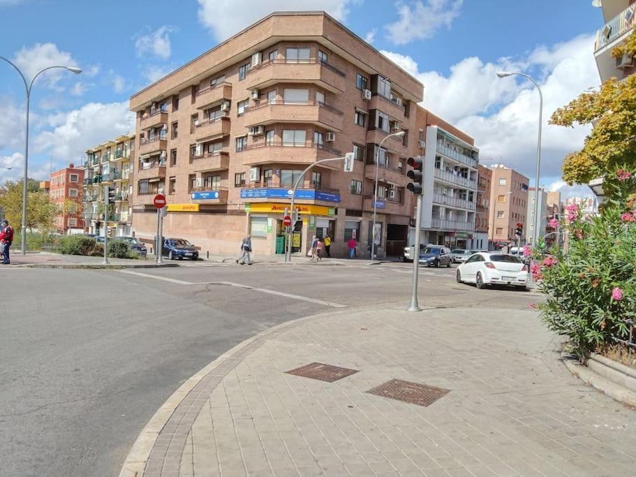 Habitaciones Individuales En Apartamento Madrid Ngoại thất bức ảnh