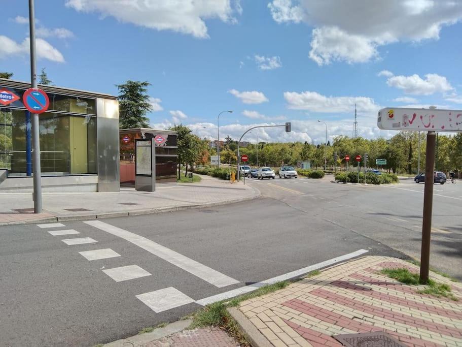 Habitaciones Individuales En Apartamento Madrid Ngoại thất bức ảnh