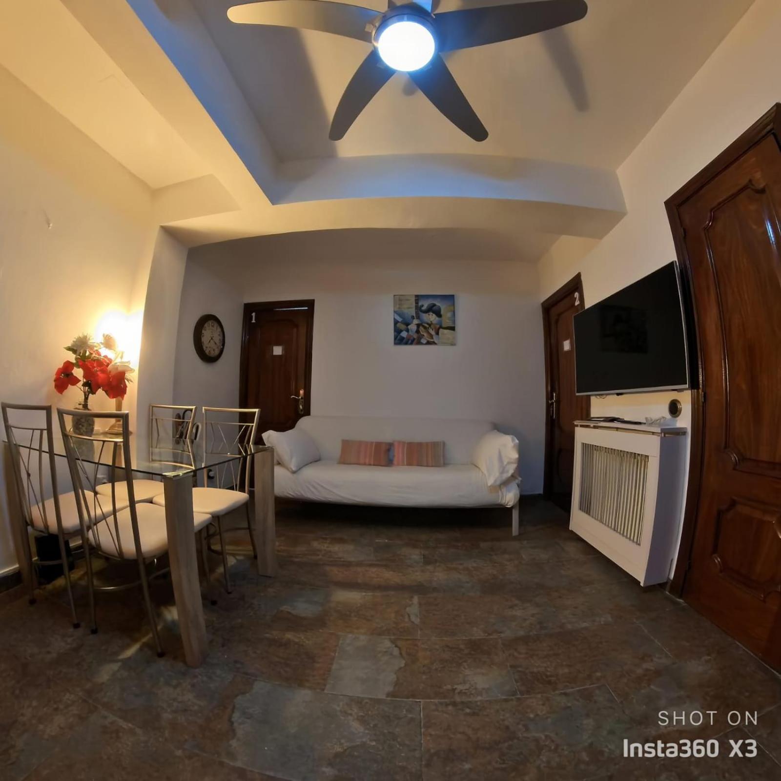 Habitaciones Individuales En Apartamento Madrid Ngoại thất bức ảnh