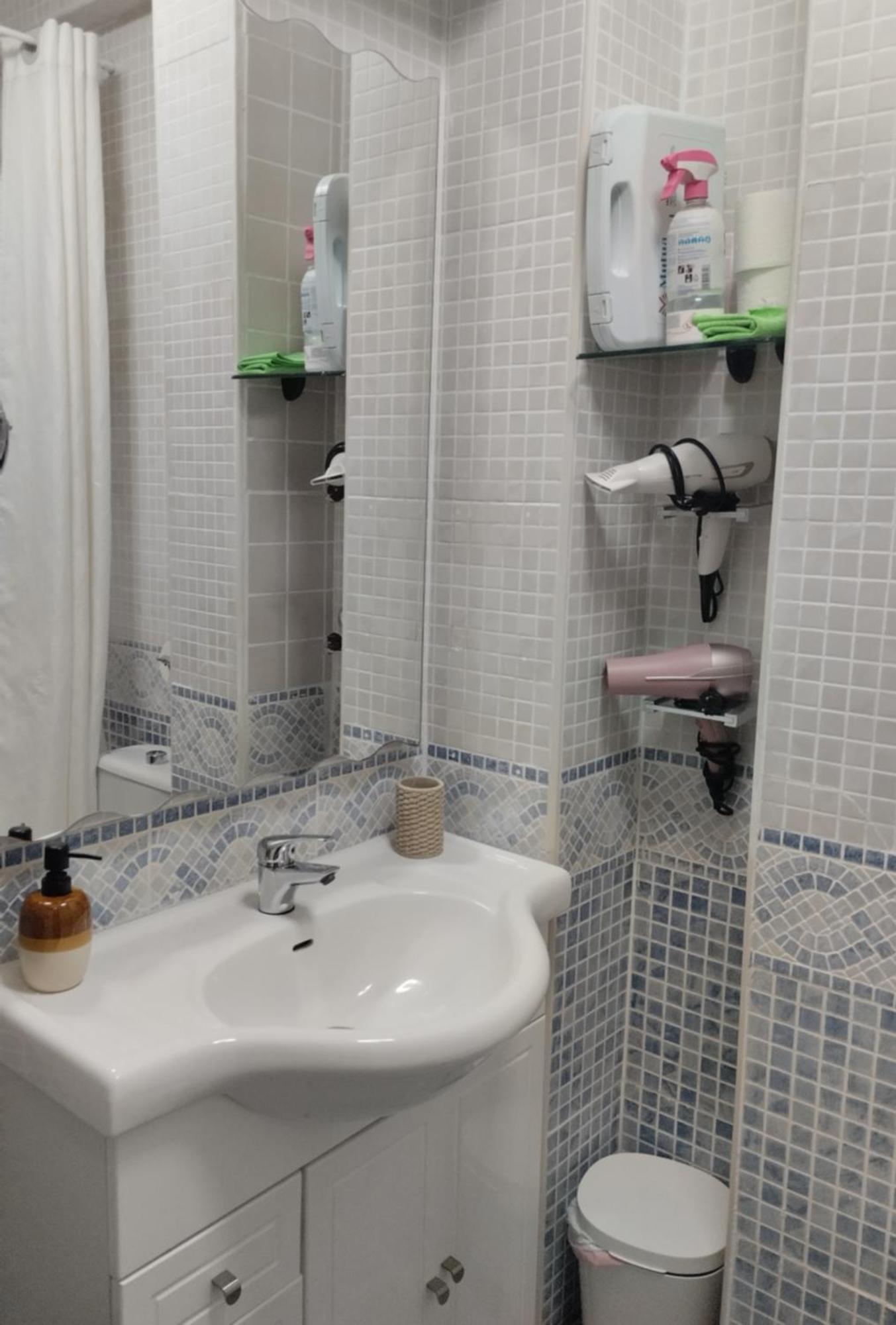 Habitaciones Individuales En Apartamento Madrid Ngoại thất bức ảnh