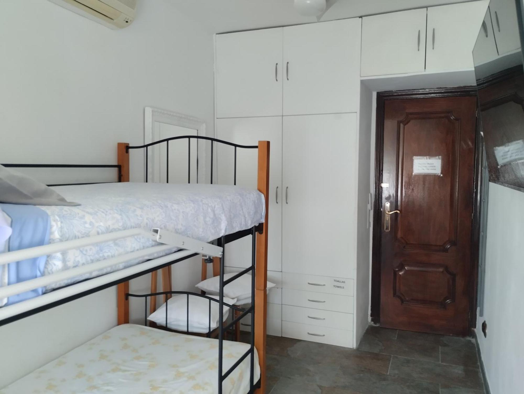 Habitaciones Individuales En Apartamento Madrid Ngoại thất bức ảnh