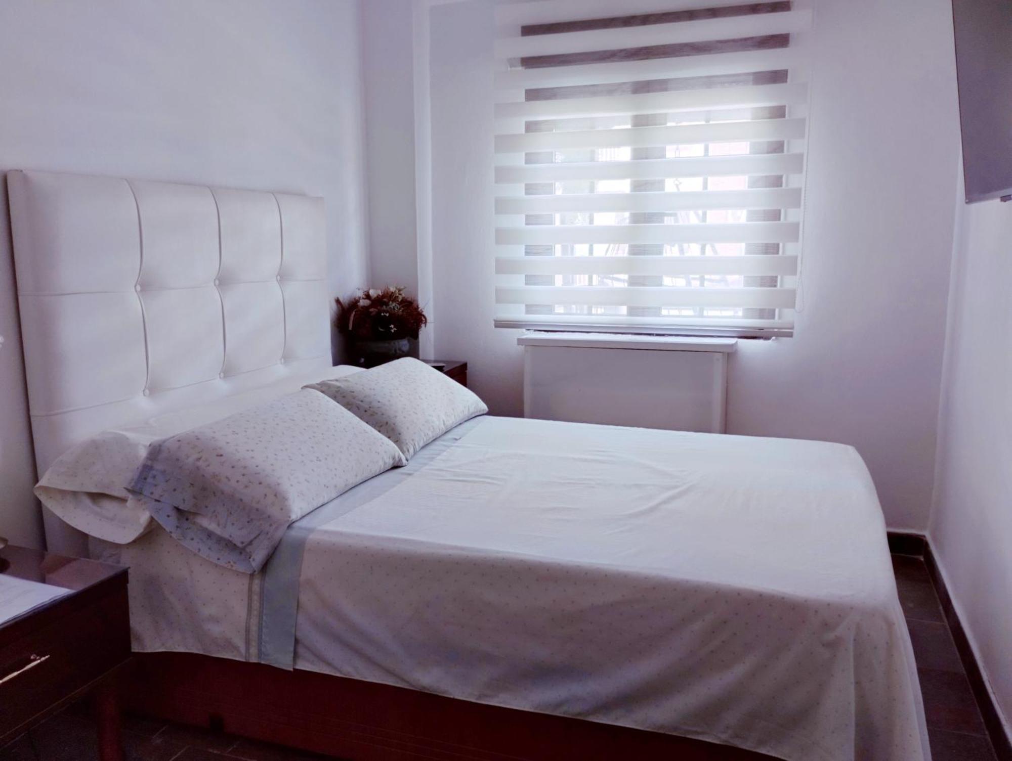 Habitaciones Individuales En Apartamento Madrid Ngoại thất bức ảnh