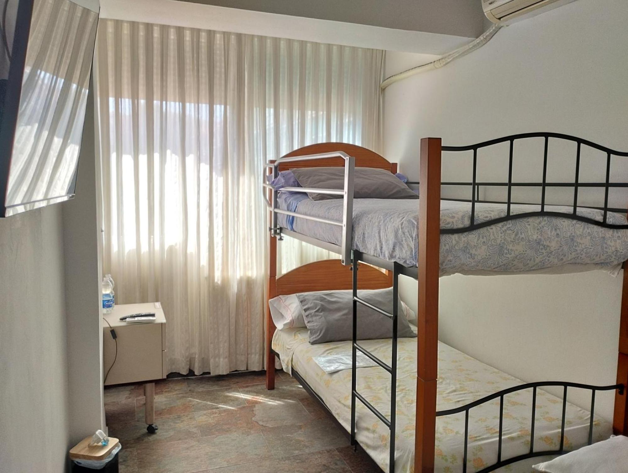 Habitaciones Individuales En Apartamento Madrid Ngoại thất bức ảnh