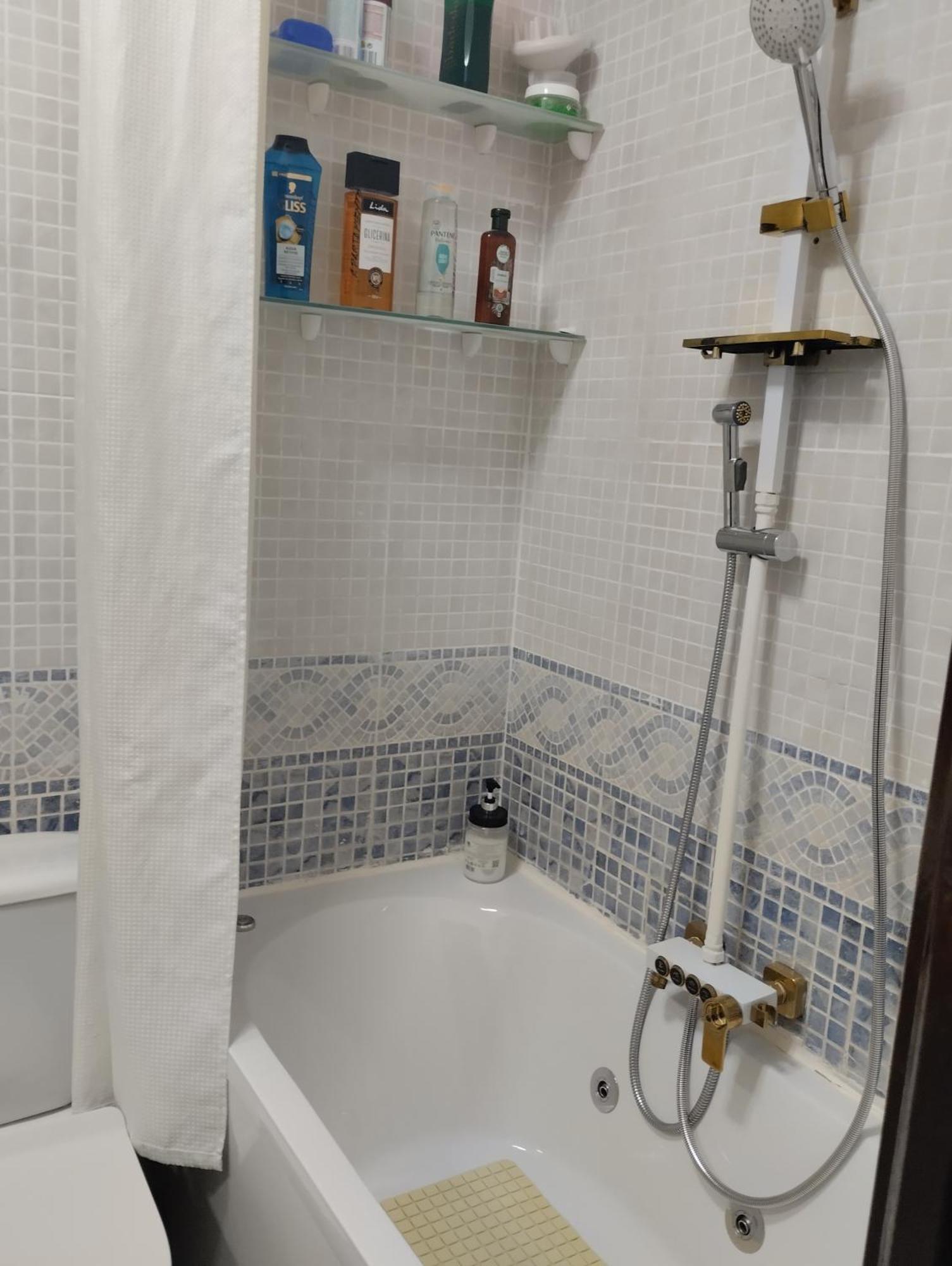 Habitaciones Individuales En Apartamento Madrid Ngoại thất bức ảnh