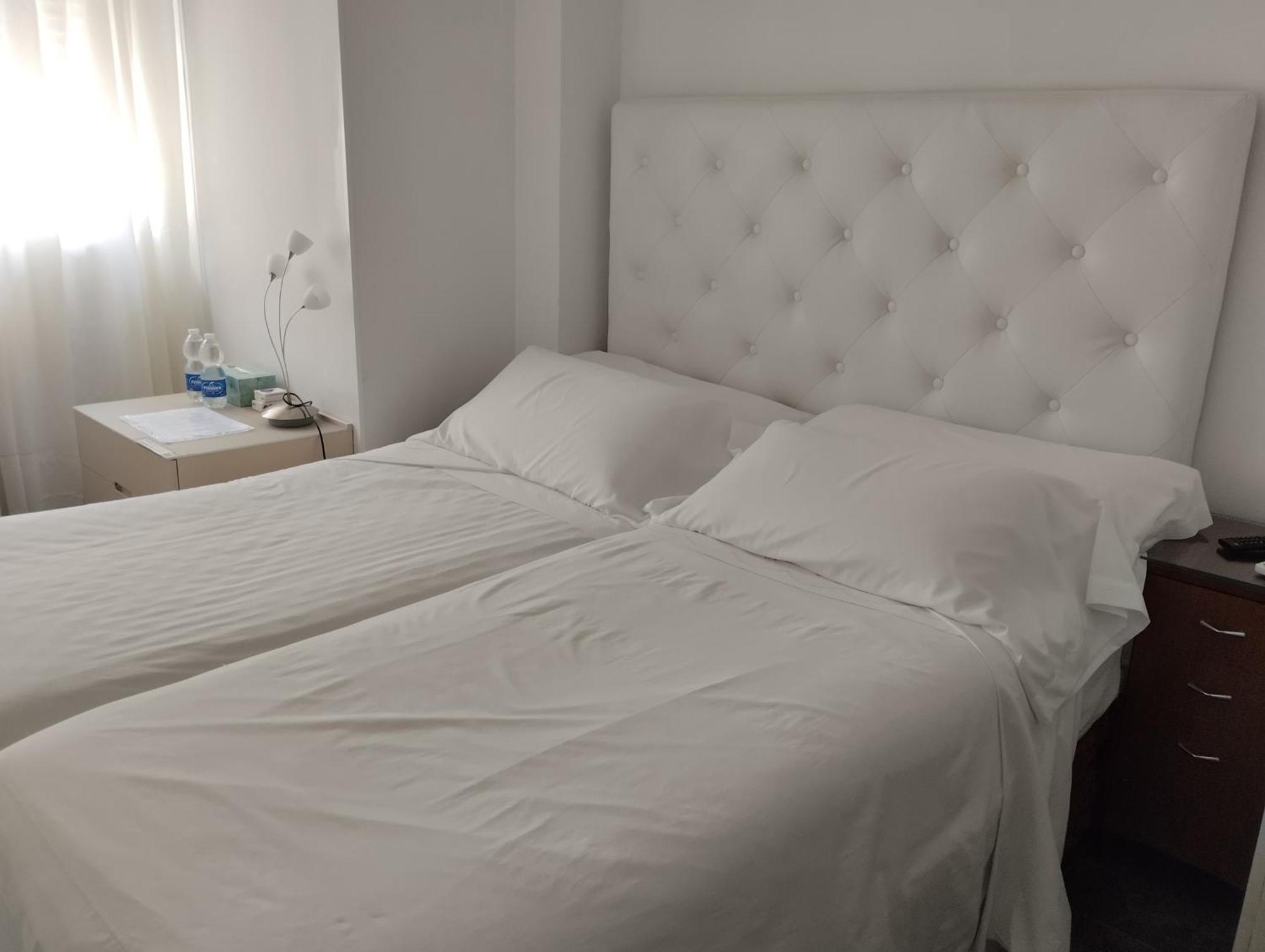 Habitaciones Individuales En Apartamento Madrid Ngoại thất bức ảnh