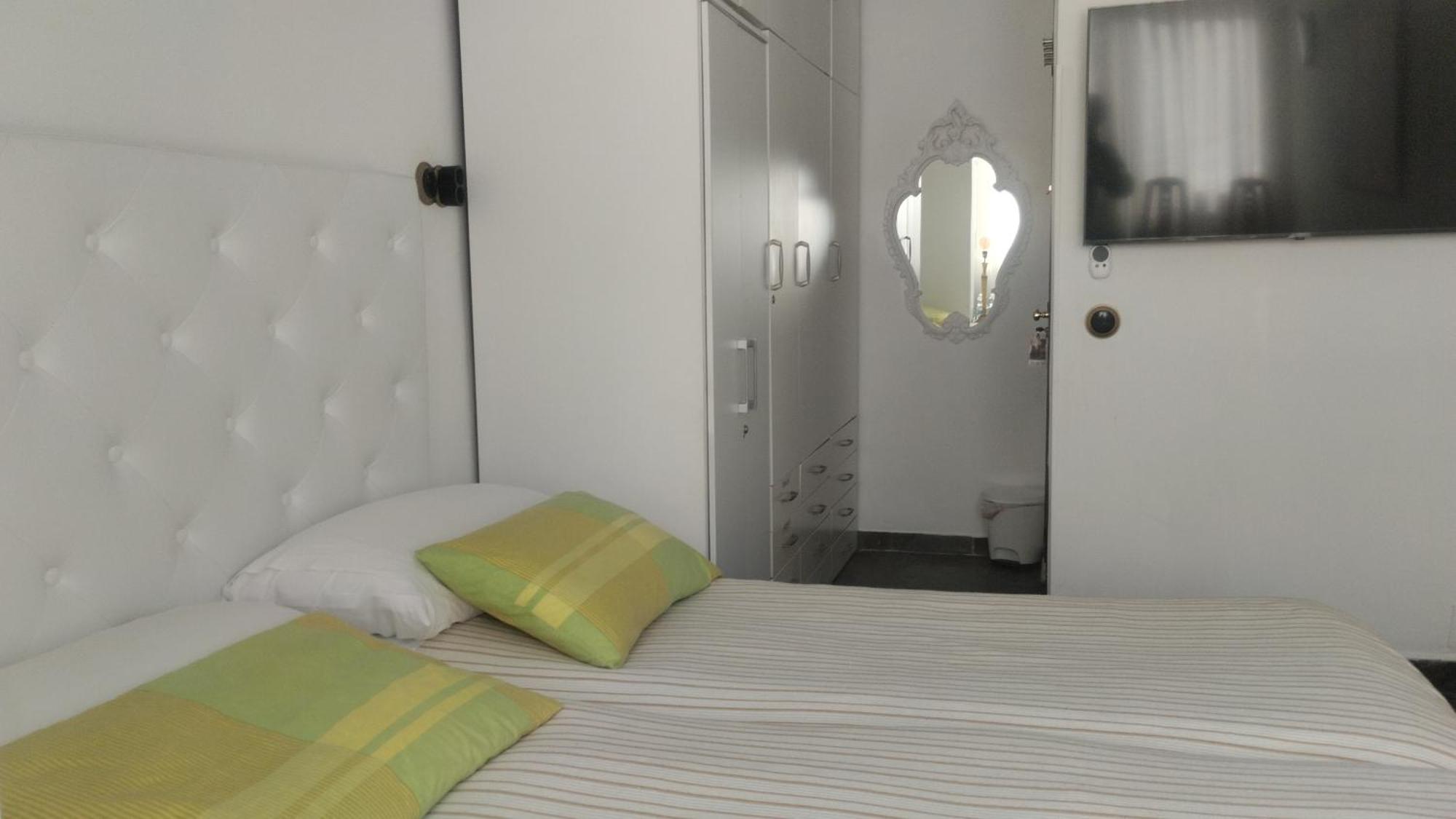 Habitaciones Individuales En Apartamento Madrid Ngoại thất bức ảnh
