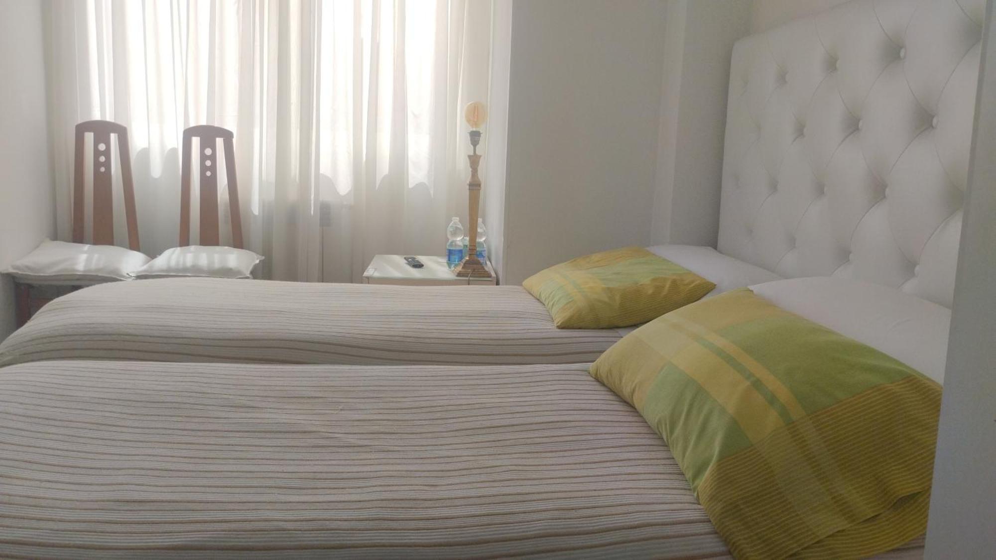 Habitaciones Individuales En Apartamento Madrid Ngoại thất bức ảnh