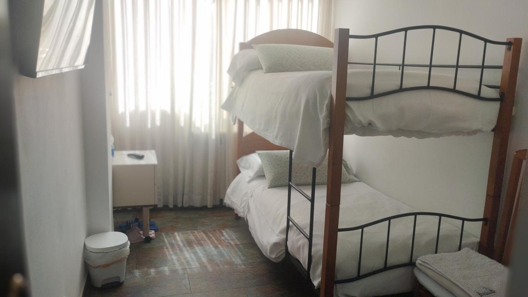 Habitaciones Individuales En Apartamento Madrid Ngoại thất bức ảnh