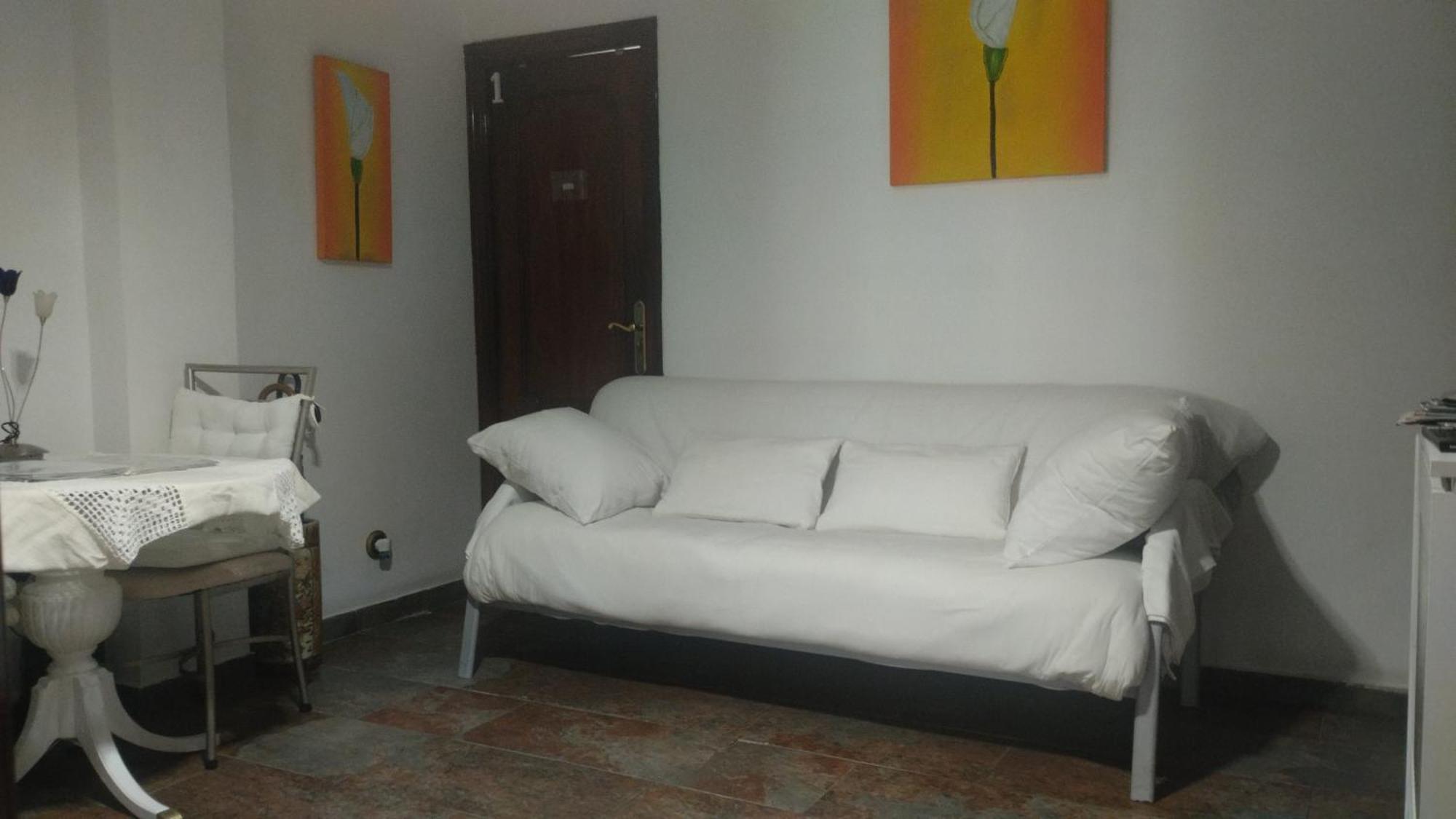 Habitaciones Individuales En Apartamento Madrid Ngoại thất bức ảnh