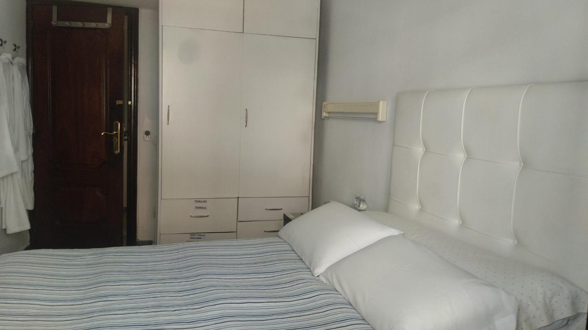 Habitaciones Individuales En Apartamento Madrid Ngoại thất bức ảnh